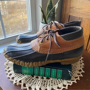 L.L. Bean Maine Hunting Shoe Ankle Boots Stylish Brown and Tan EUC
